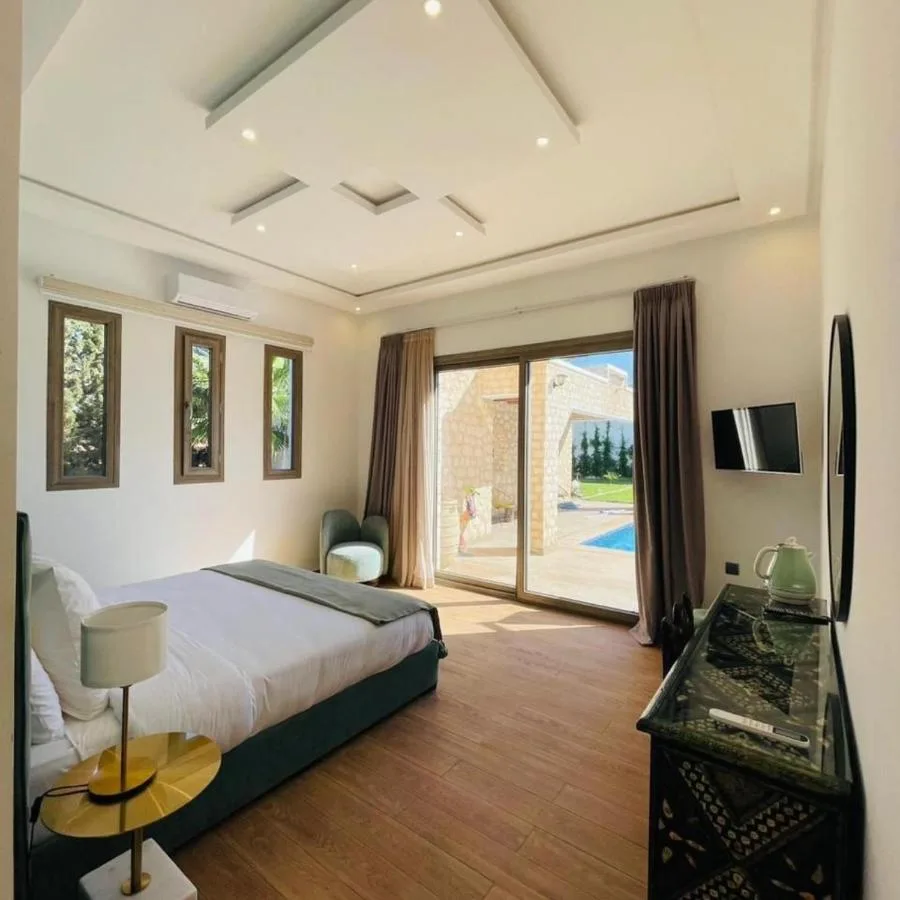 Room — Cavanna Lodge