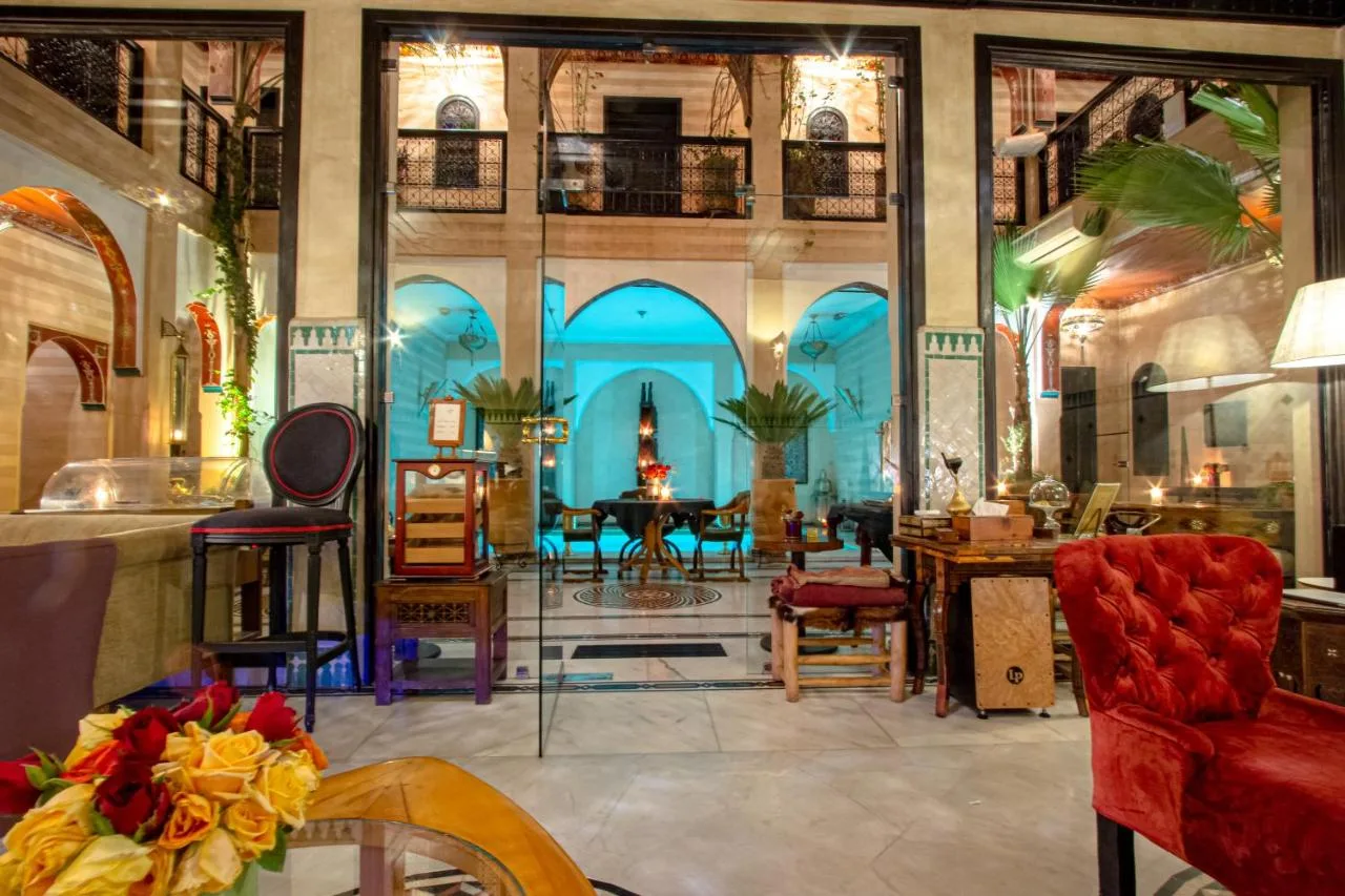 Salotto aperto sul patio — Dar Anika
