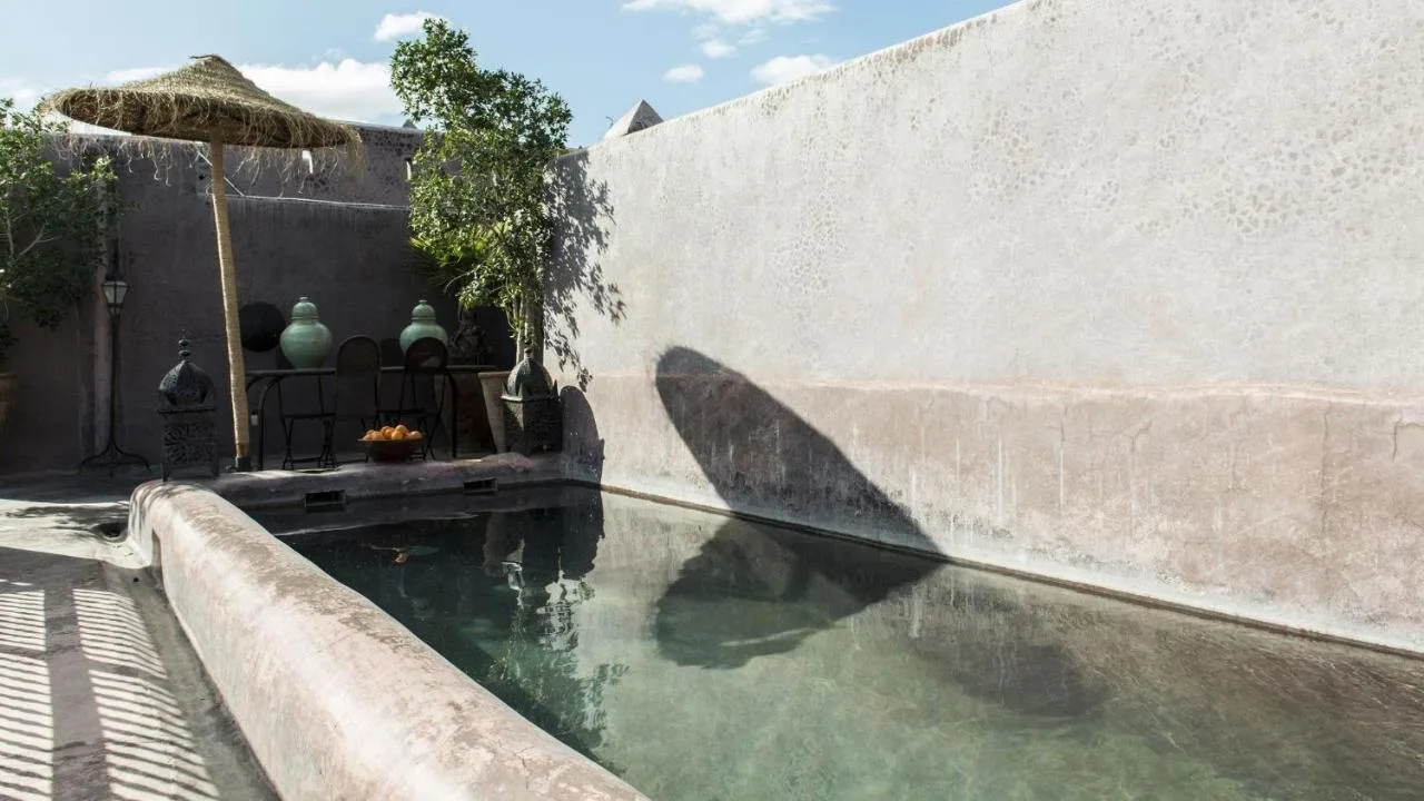 Bassin sur le toit — Dar Darma