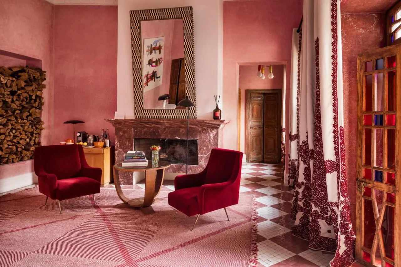 Lounge with a fireplace — El Fenn