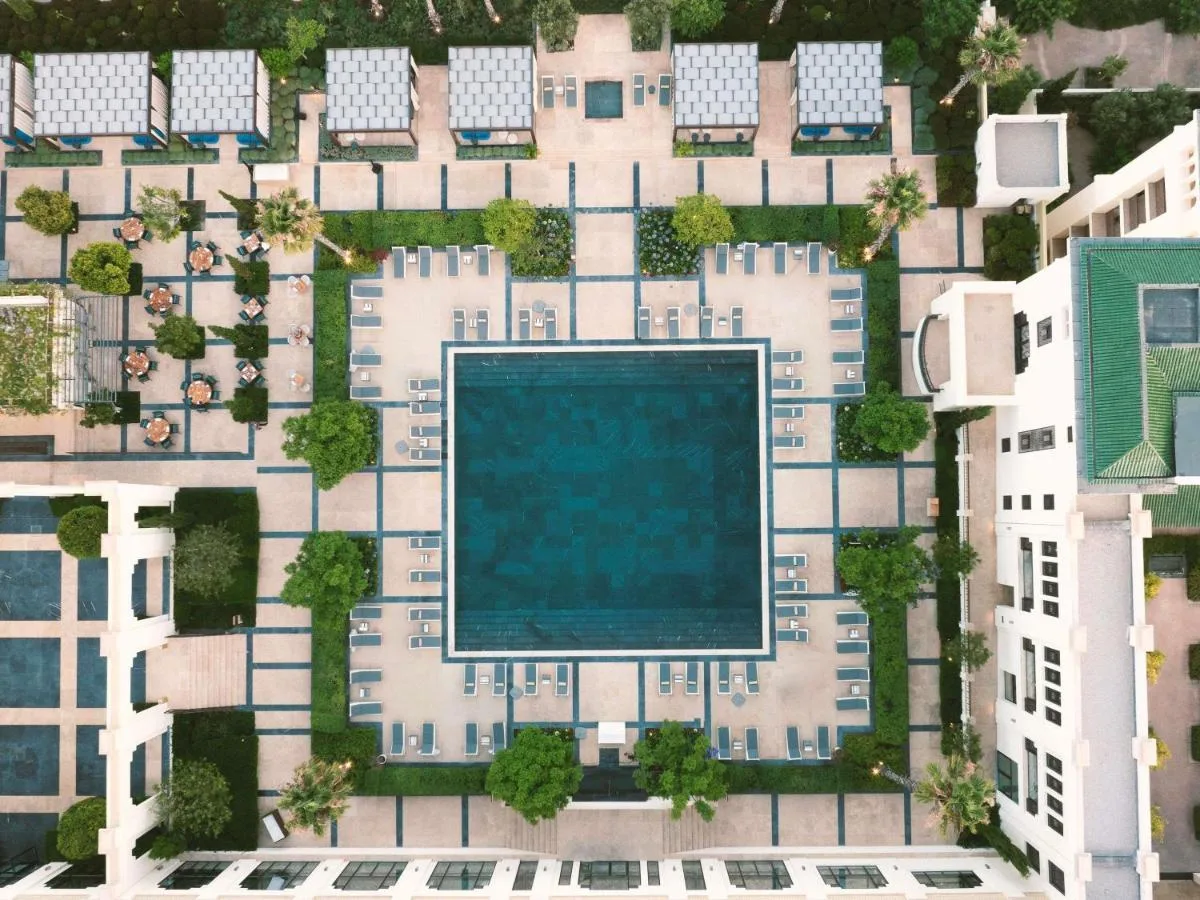 Piscina del patio vista desde arriba — Fairmont Tazi Palace