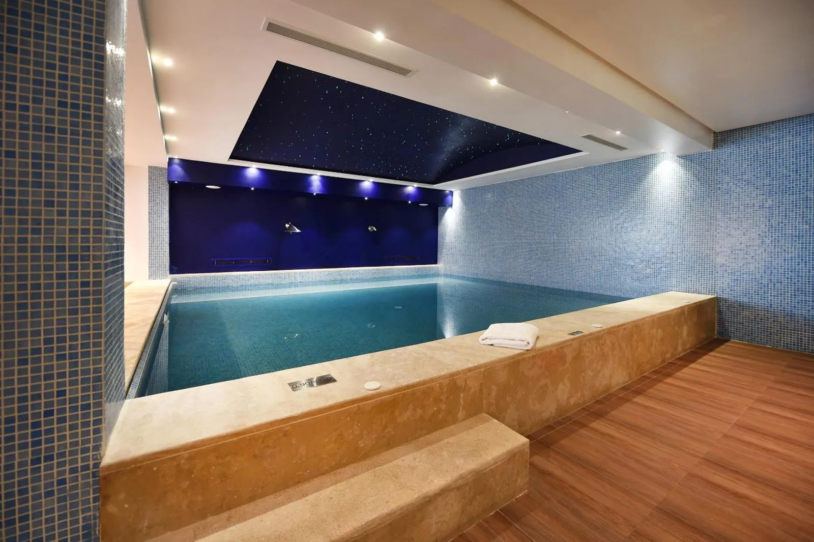 Indoor pool — Flower Town Hotel & Spa