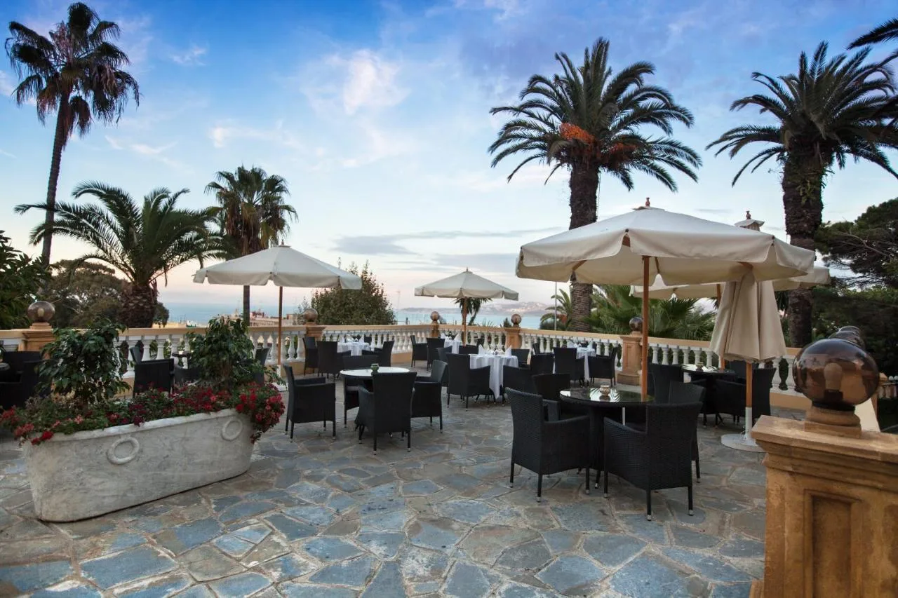 Terrace — Grand Hotel Villa de France