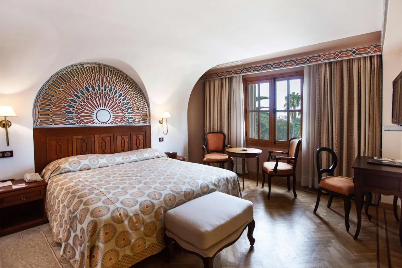 Room — Grand Hotel Villa de France