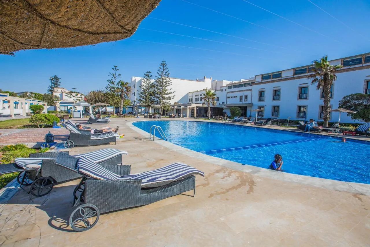 Pool and gardens — Hôtel des Îles