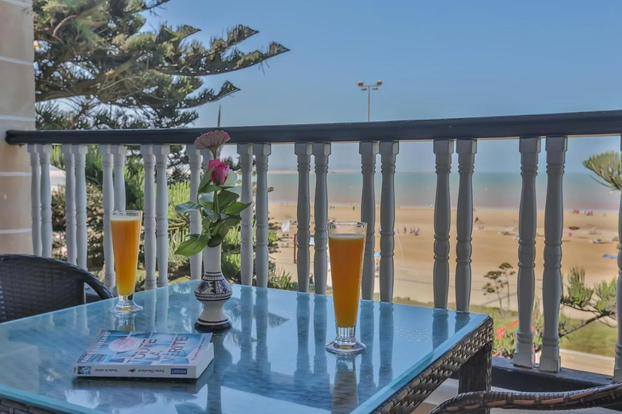 Terrace facing the ocean — Hôtel des Îles