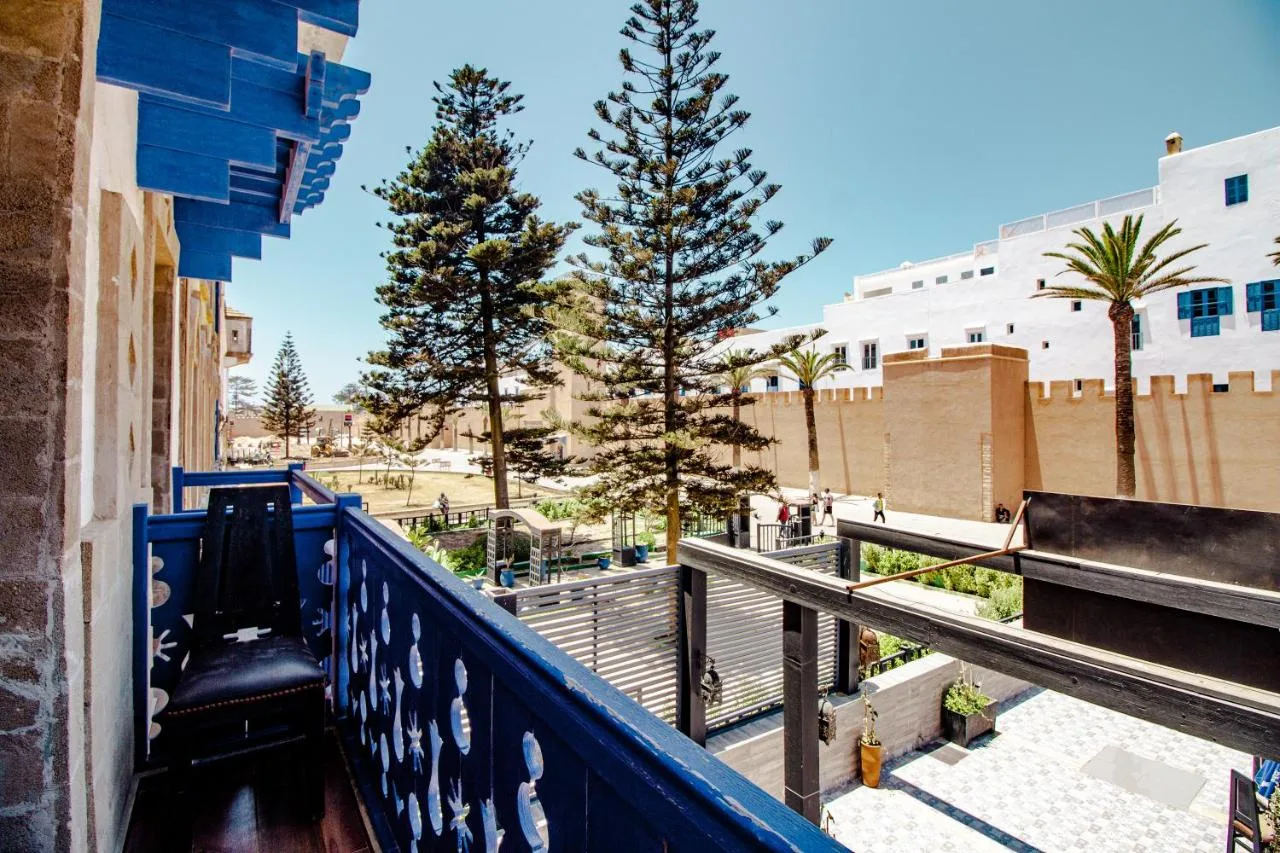 Blick vom Balkon auf die Gärten — Hôtel Mechouar Plaza
