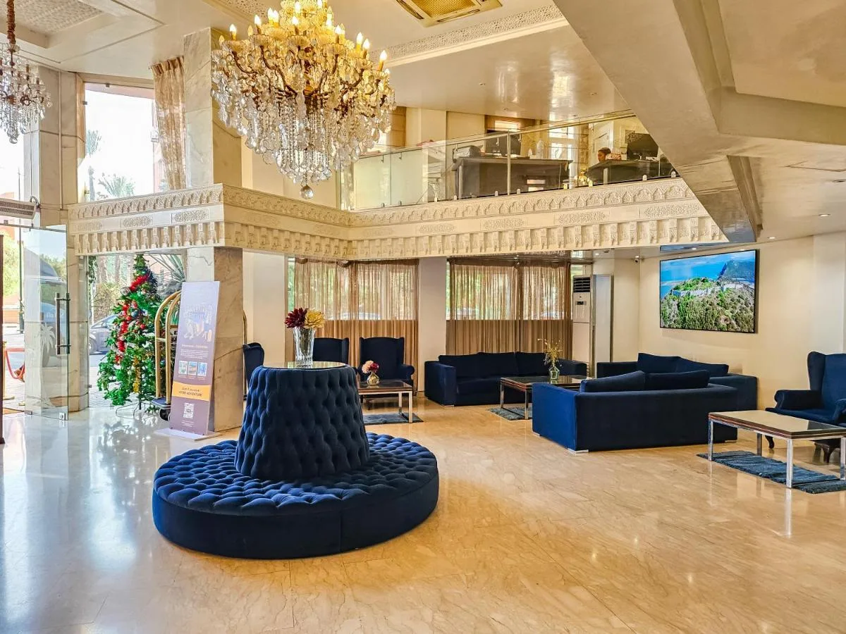 Hall d'accueil — Hôtel Racine