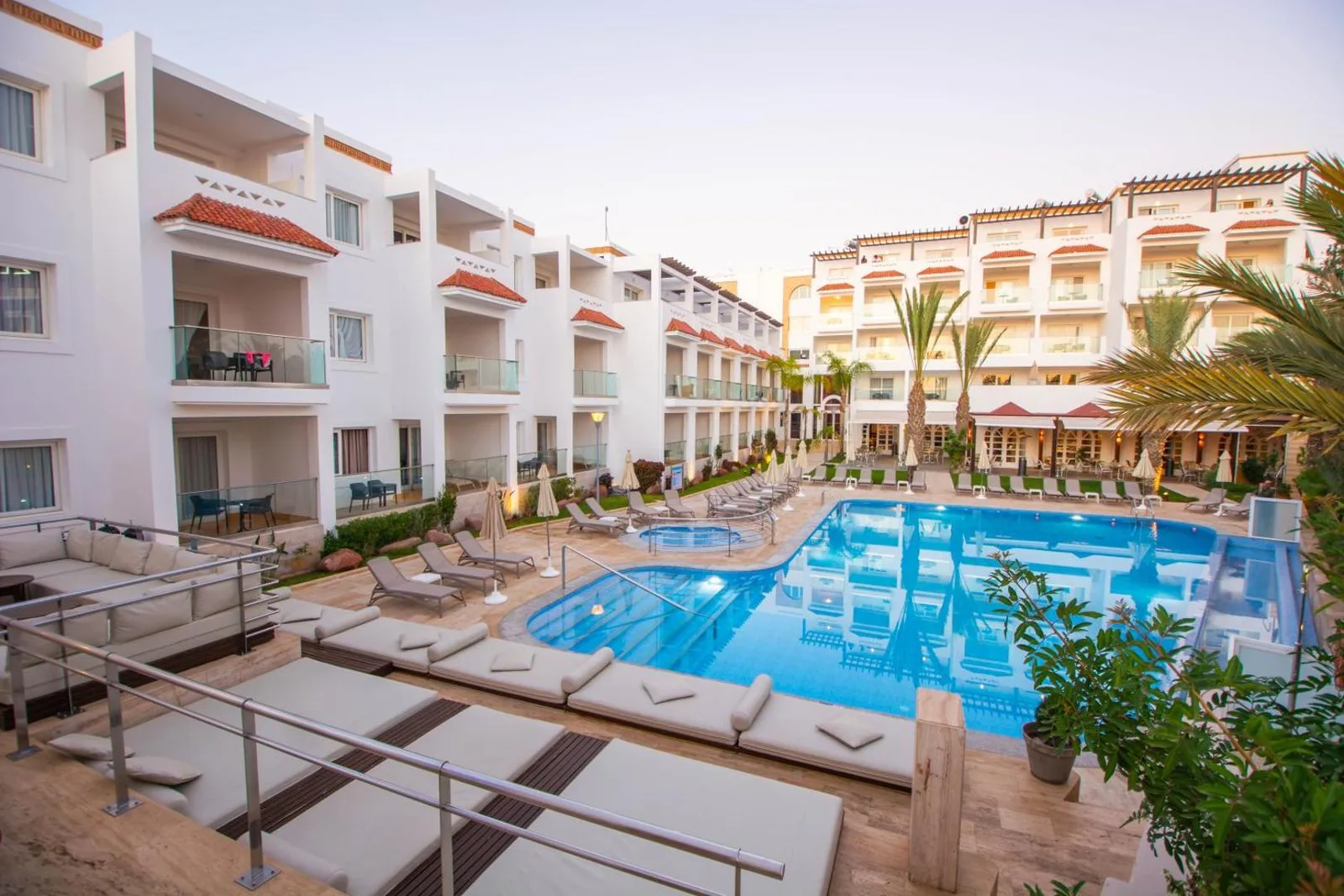 Pool and white buildings with balconies at the Hôtel Timoulay & Spa in Founty