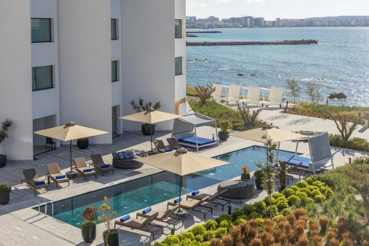Piscine face à l'océan — Idou Malabata Beach & Spa