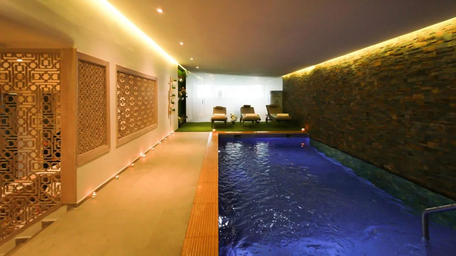 Indoor pool — Imperial Casablanca Hotel & Spa