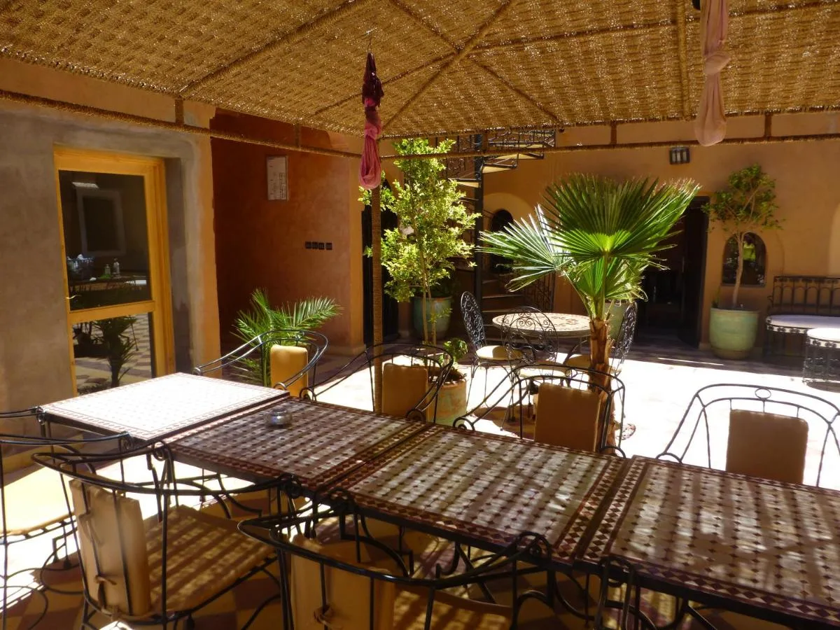 Restaurant patio — Kasbah La Cigogne