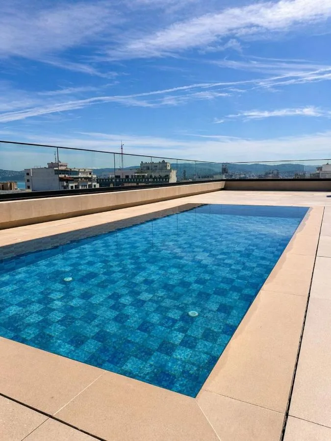 Pool auf dem Dach — L'Adresse Boutique Hôtel & Spa