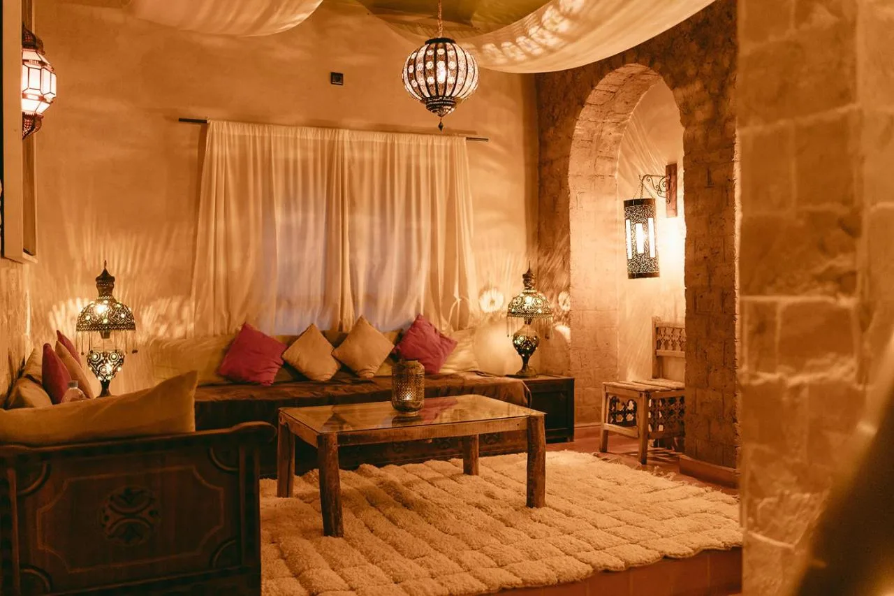 Salon — L'Ma Lodge