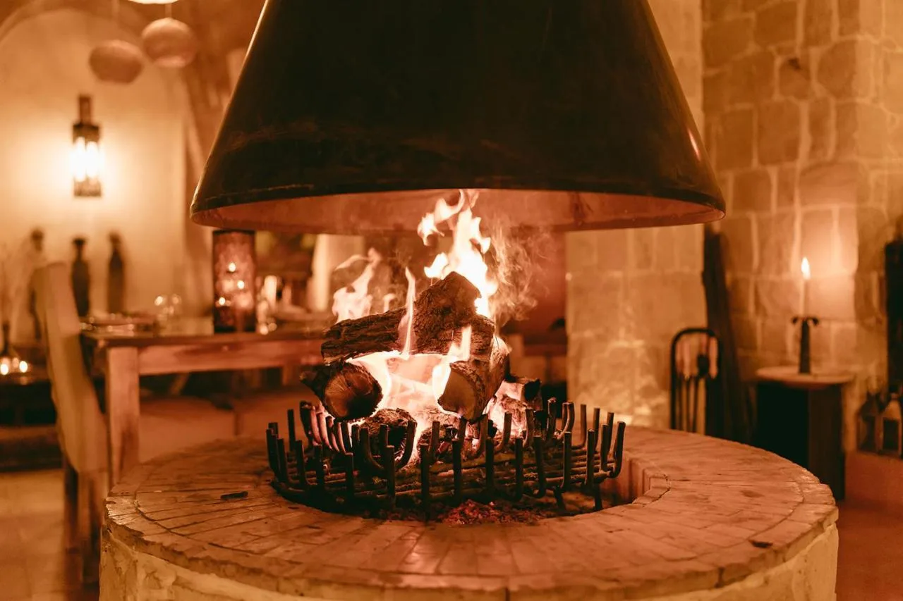 Coin feu en plein air — L'Ma Lodge