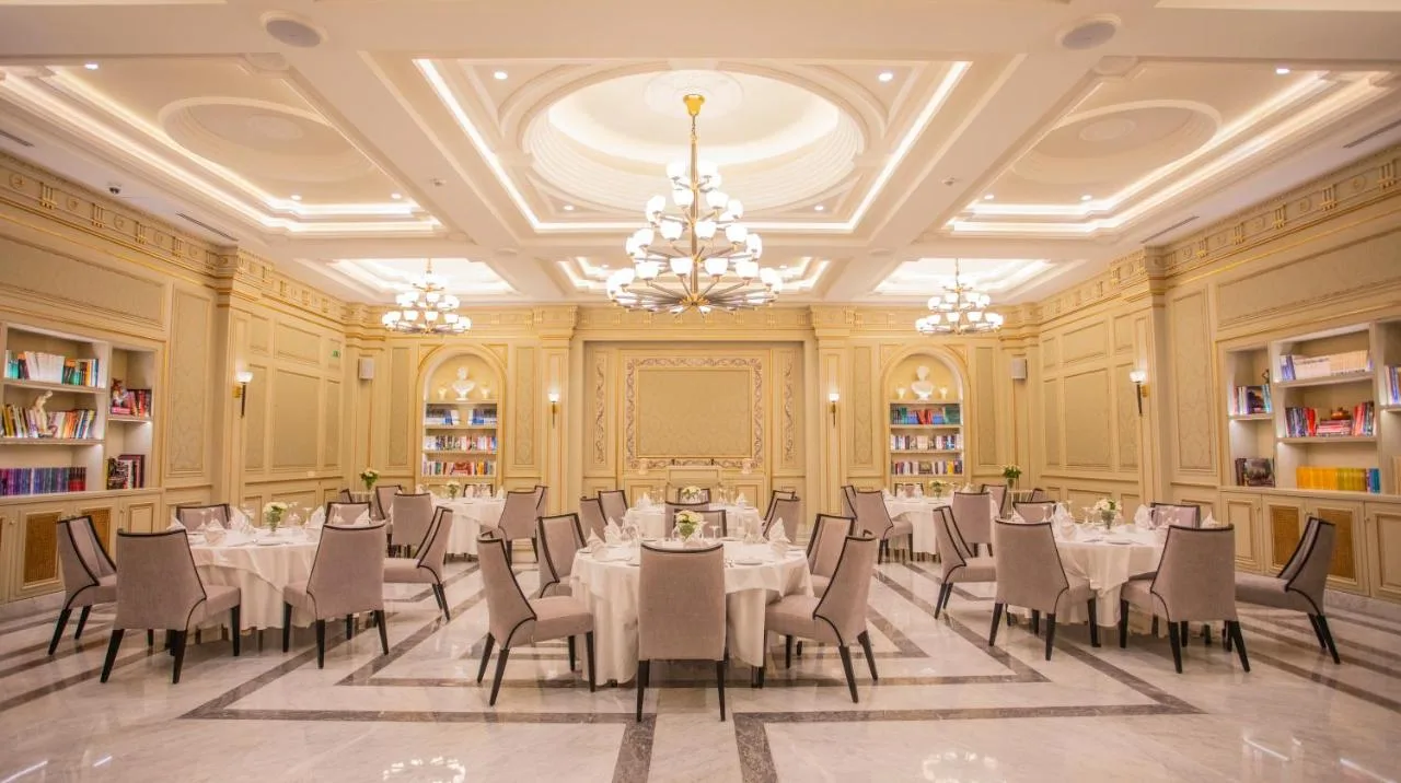 Restaurant — Le Mirage