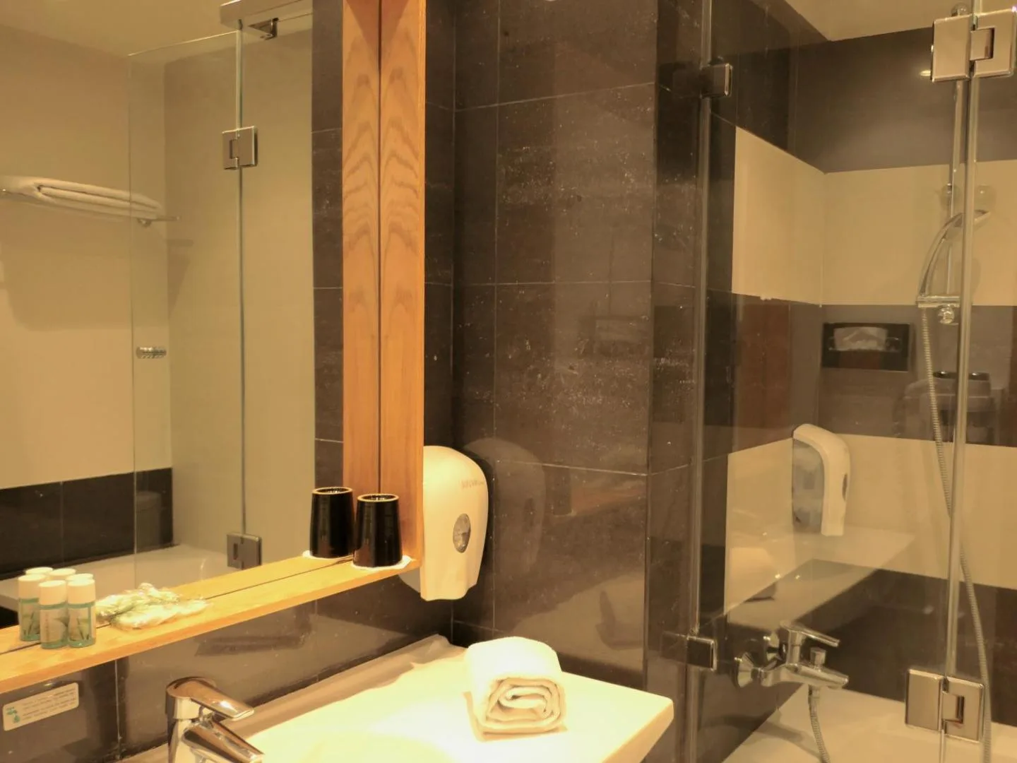 Bathroom — Le Pietri Urban Hotel