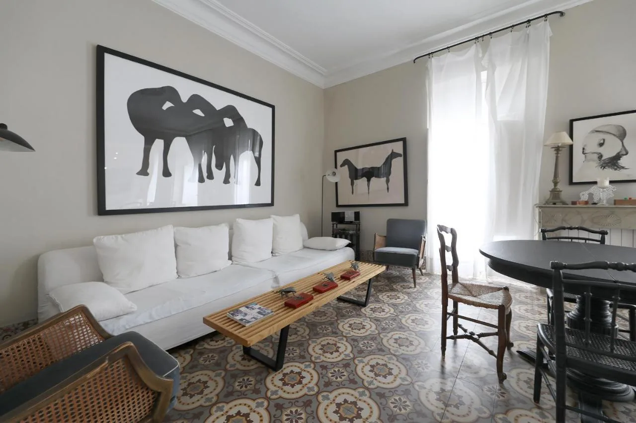 Salon — Mimi Calpe