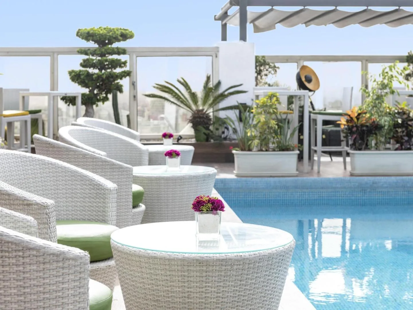 Poolside lounge — Mövenpick Hotel Casablanca