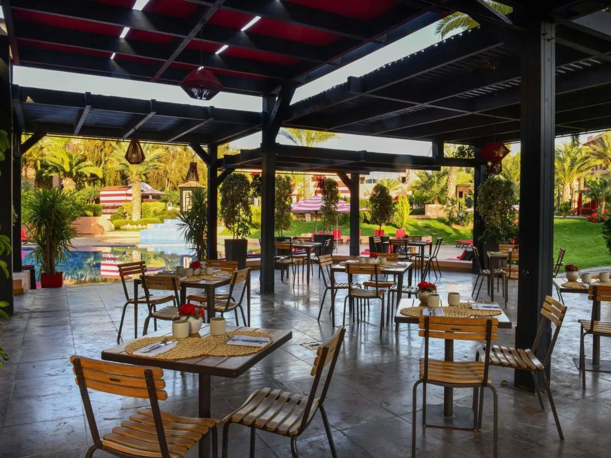 Terrazza del ristorante — Mövenpick Hotel Mansour Eddahbi Marrakech