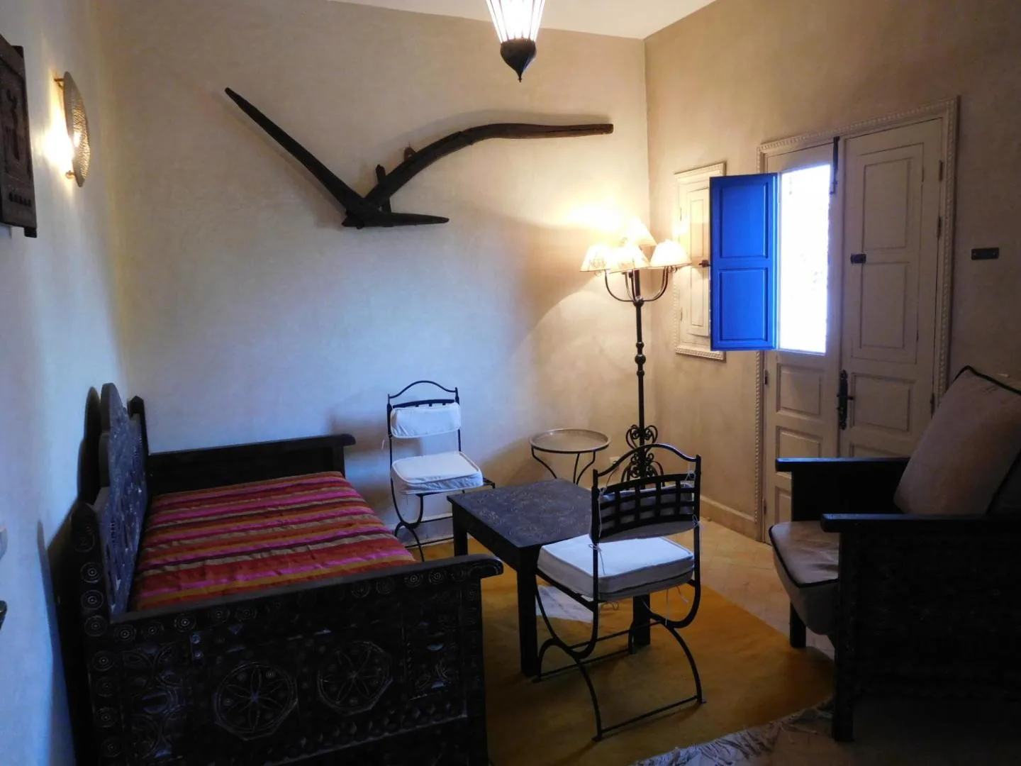 Sitting area of the room — Palais Oumensour