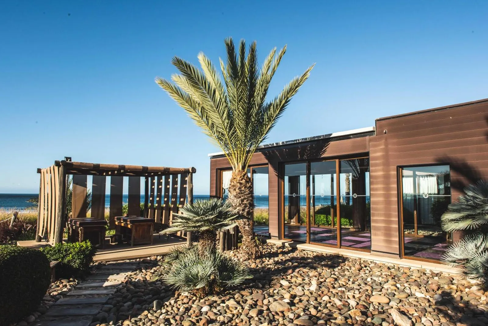 Wooden pavilion and palm garden — Paradis Plage Surf Yoga & Spa Resort