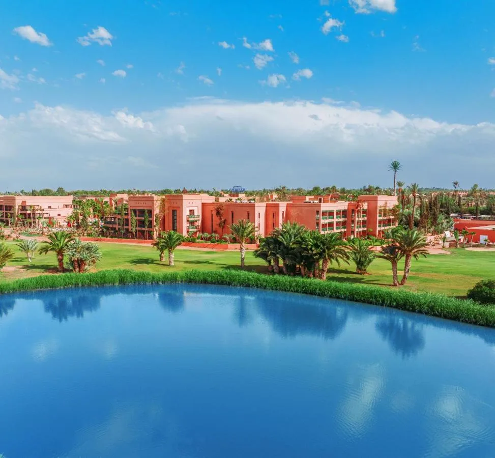 Lago y campo de golf — Pickalbatros Hôtel du Golf