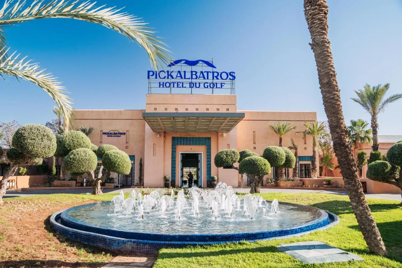 Entrada y fuente — Pickalbatros Hôtel du Golf