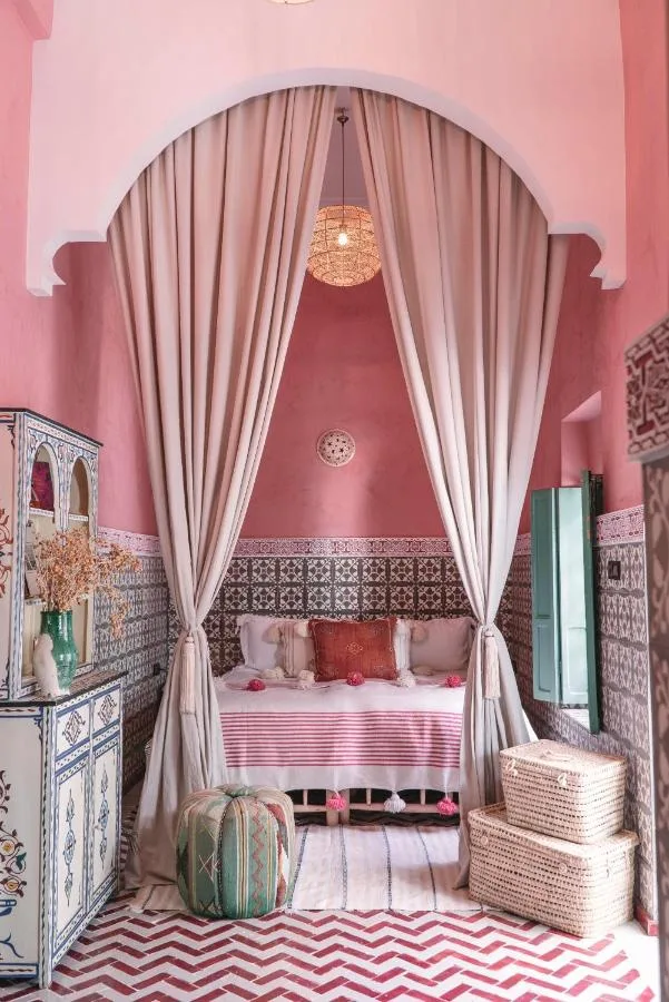 Alcova con tende — Riad BE Marrakech