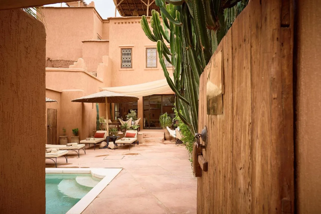 Patio con vasca — Riad Caravane