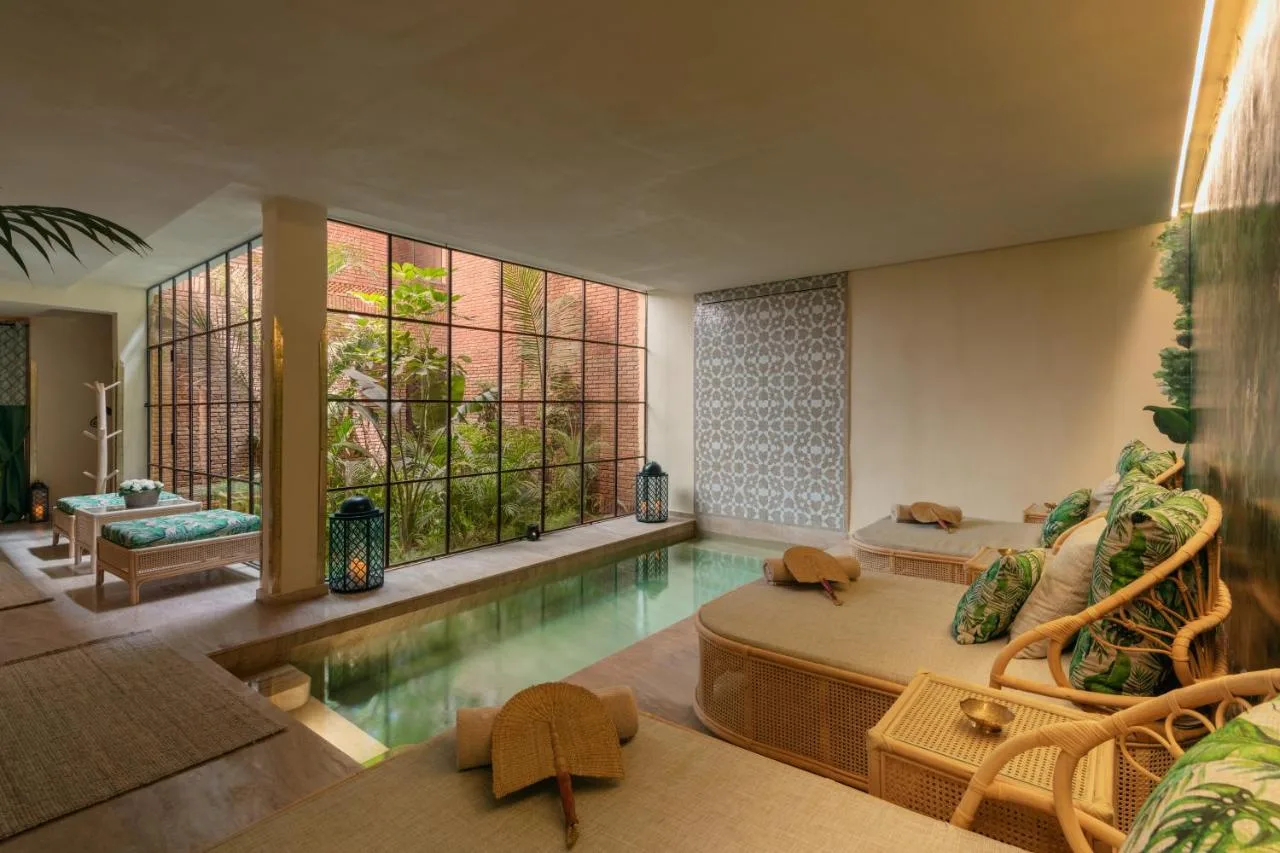 Piscina interior — Riad Kheirredine