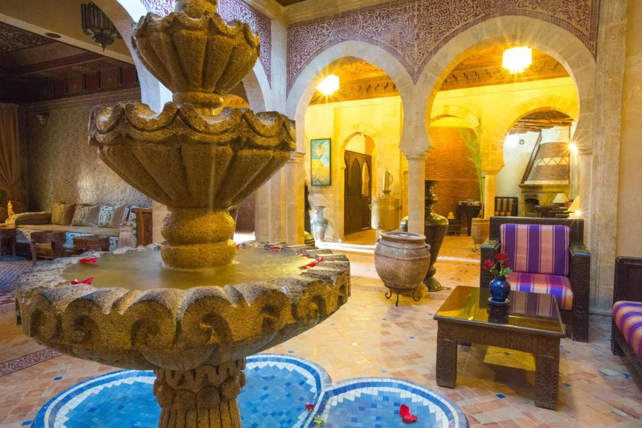 Salon mit Brunnen — Riad Mimouna