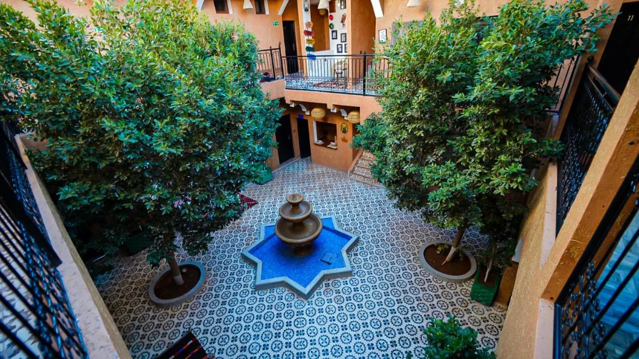 Innenhof mit Brunnen — Riad Tamdakhte