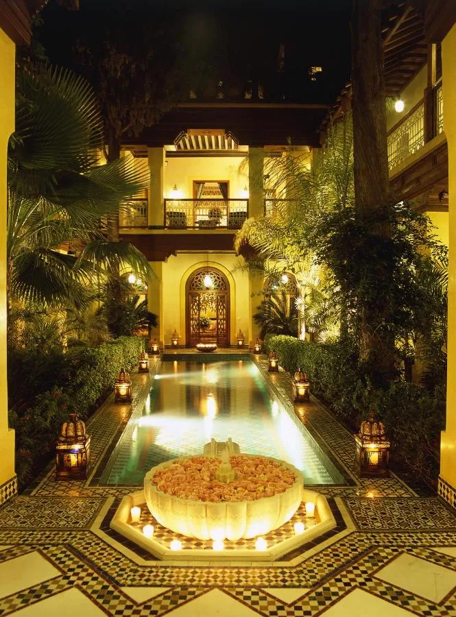 Innenhof bei Nacht — Riyad Al Moussika