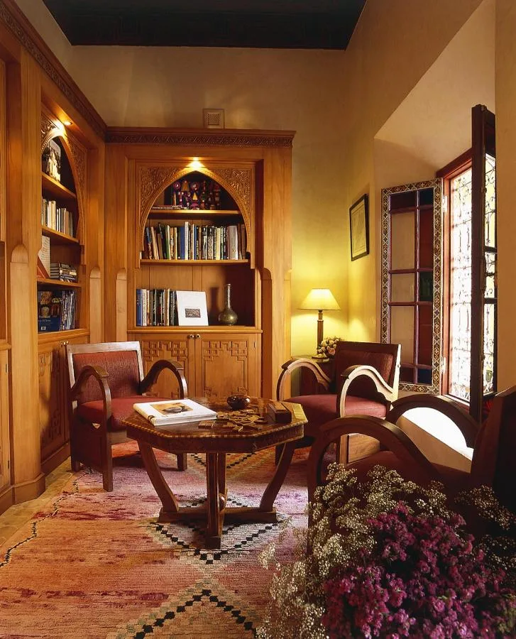 Bibliothek — Riyad Al Moussika