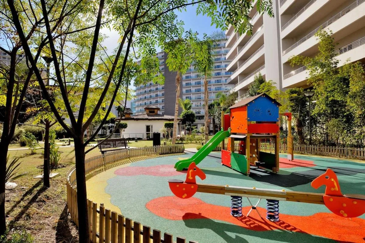 Area giochi per bambini — Royal Tulip City Center