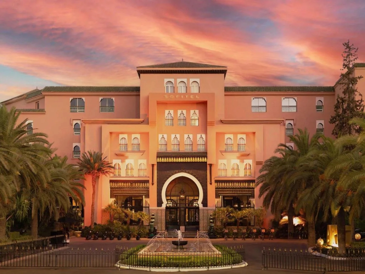 Fassade bei Sonnenuntergang — Sofitel Marrakech Palais Impérial & Spa