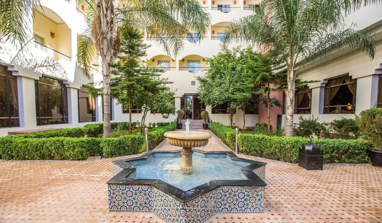 Patio con fuente — Zalagh Parc Palace