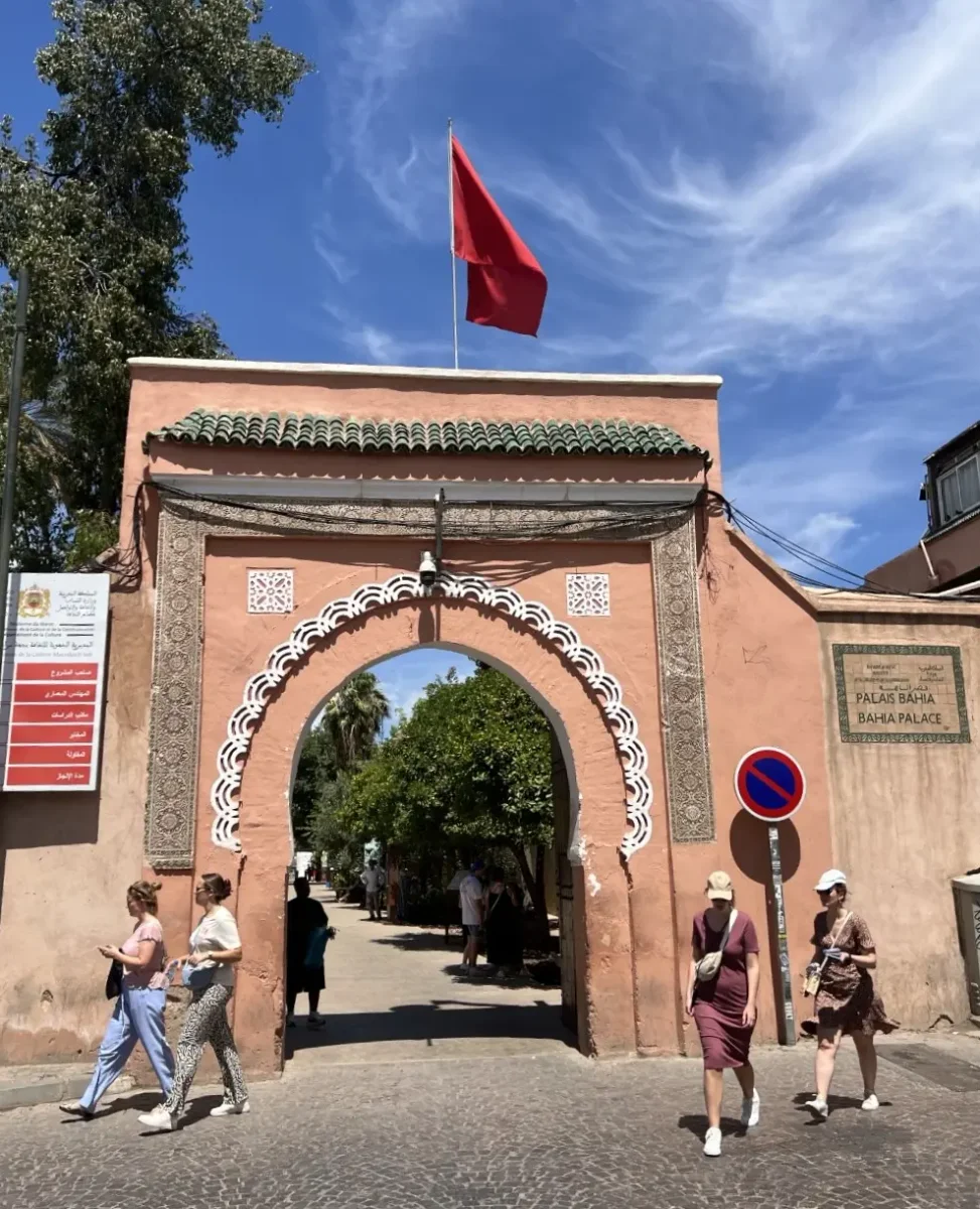 Entrée principale du palais de la Bahia 