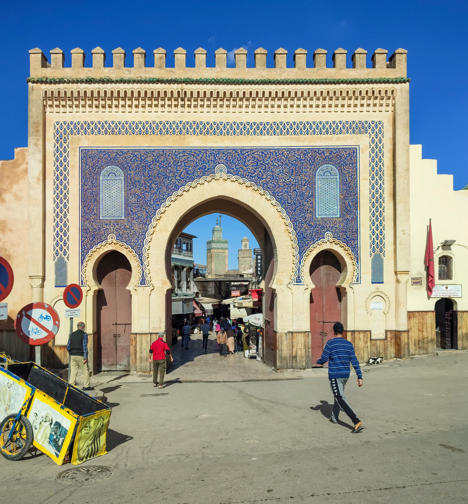 Fès: storia, patrimonio e informazioni pratiche per scoprire la capitale spirituale del Marocco